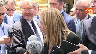 Meloni scherza con i giornalisti: "Con Fazzolari non si sa mai..."