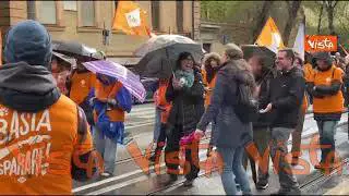 "Giù le mani dagli animali", lo slogan al corteo ambientalista a Roma