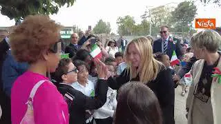 Selfie e abbracci per Meloni coi ragazzi della scuola Galilei di Addis Abeba