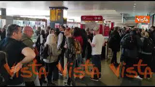 Deraglia treno merci a Firenze, centinaia le partenze cancellate. Le immagini da Roma Termini