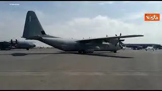 Evacuati gli italiani in Sudan, le immagini dei C130