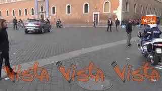 25 aprile, l’arrivo di Mattarella al Vittoriano accolto da un applauso