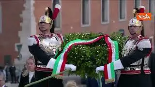 25 Aprile, Mattarella rende omaggio al milite ignoto all'Altare della Patria