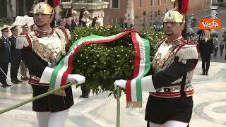 25 Aprile, Mattarella depone una corona d’alloro all'Altare della Patria per la Festa di Liberazione