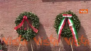 25 aprile, le immagini delle corone di fiori deposte dalla Comunità Ebraica a Porta San Paolo