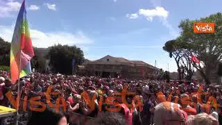 25 aprile, a Porta San Paolo si canta 'Bella Ciao' durante il corteo antifascista di Roma