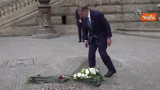 La Russa rende omaggio al Monumento di Jan Palach a Praga