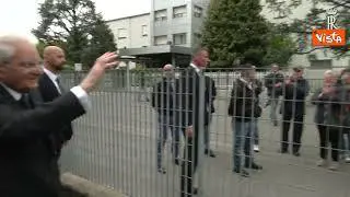 L'applauso dei lavoratori dello stabilimento Landi Renzo/AEB S.p.A per Mattarella