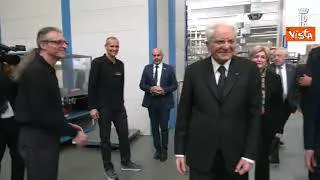 L'emozione dei dipendenti della Walvoil S.p.A di Reggio Emilia nell'incontrare Mattarella