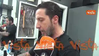 Capelli celesti e col tricolore, i tifosi del Napoli si preparano allo scudetto