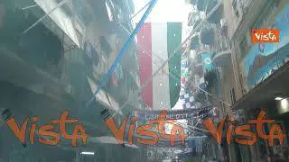 Scudetto gigante a Forcella, nel centro storico di Napoli