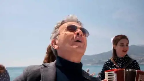 Pupo e l'ospitata al festival russo: così promuove l'evento cantando "Bella Ciao"