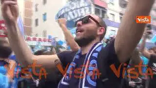 Scudetto Napoli, i tifosi cantano "I ragazzi della curva B"