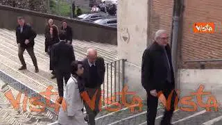 Funerali Augello, gli arrivi di politici e autorità per l'ultimo saluto alla Basilica dell’Ara Coeli