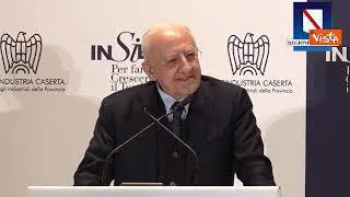 De Luca: "Meloni e Ministri? Pichetto con cappello a 3 punte mi ha ricordato Heidi e le caprette"