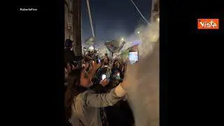 Scudetto Napoli, i tifosi in strada cantano in coro l'inno della squadra