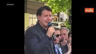Conte aggredito da un no vax, il leader 5 stelle sul palco ai sostenitori: Non vi dispiacete