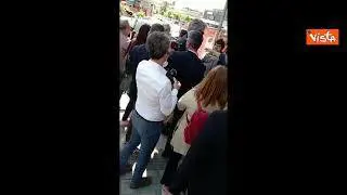 Conte aggredito da un no vax a Massa. Il video