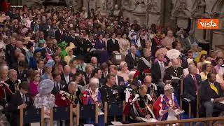 Incoronazione Carlo III, Harry seduto in terza fila tra i cugini