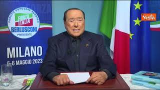 Berlusconi: "Eccomi, sono qui per voi, in giacca e camicia dopo un mese"