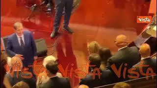 Anniversario Senato, Meloni lascia l'Aula dopo la cerimonia. La stretta di mano con Monti e Segre