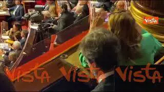 Morandi al Senato canta "Apri tutte le porte" e in Aula si battono le mani a ritmo
