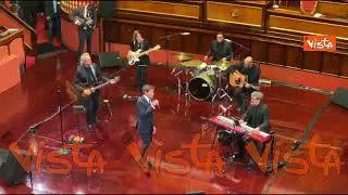 Anniversario Senato Morandi canta "C'era un ragazzo che come me Amava i Beatles e i Rolling Stones"