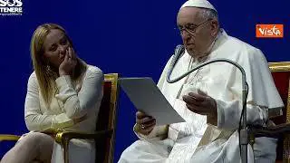 Papa Francesco agli stati generali della natalità: Non parlo in piedi perchè non tollero dolore