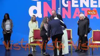 Papa Francesco benedice tre donne in dolce attesa agli Stati Generali della Natalità