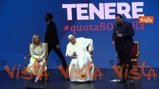 La standing ovation finale per Papa Francesco e Giorgia Meloni agli Stati Generali della Natalità