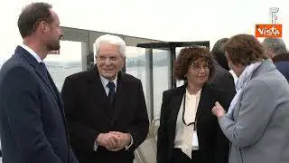 Mattarella visita il fiordo di Oslo su un battello elettrico
