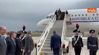 Zelensky arriva a Roma, Tajani lo accoglie a Ciampino