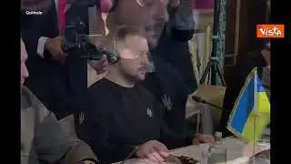 Zelensky accolto al Quirinale da Mattarella, la stretta di mano tra i due Presidenti