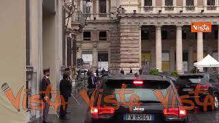 La macchina del Presidente Zelensky lascia Palazzo Chigi