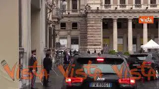 La macchina del Presidente Zelensky lascia Palazzo Chigi