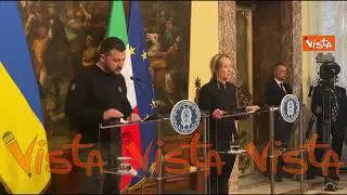 "Grazie Italia e slava ukraini", il saluto di Zelensky al termine della conferenza stampa con Meloni