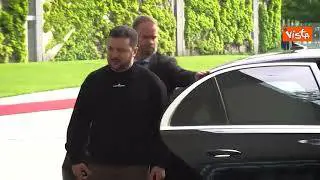 Zelensky incontra Scholz, ecco gli onori ufficiali con la tradizionale banda con i tamburi