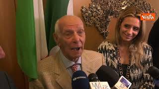 Salva donna da stupro, Fontana consegna onorificenza a 94enne: "Ha dimostrato grande senso civico"