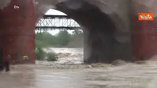 Maltempo Emilia-Romagna, la piena del fiume Reno a Borgo Panigale