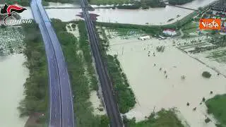 Maltempo Emilia Romagna, le immagini delle strade allagate dall'elicottero dei Carabinieri