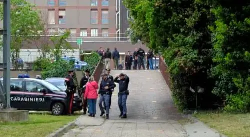 L'attesa fuori dal San Raffaele: oggi le dimissioni di Berlusconi