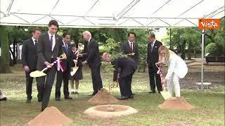 I leader del G7 piantano un albero a Hiroshima
