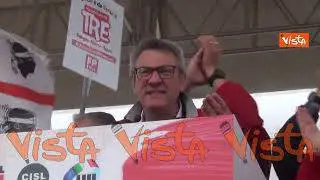 L'urlo di Landini dal palco di Napoli: Non ci fermeremo