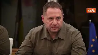 Zelensky al G7, ecco l'abbraccio con Macron