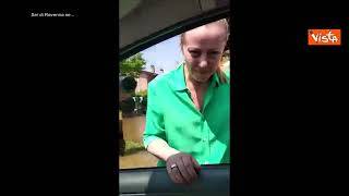 "Siete molto bravi", Giorgia Meloni tra i cittadini alluvionati a Ghibullo, Ravenna
