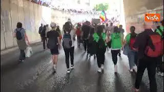 La marcia della Pace a Ponte San Giovanni, musica e balli durante il corteo
