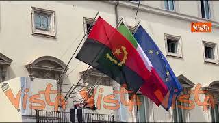 Visita del Presidente della Repubblica dell'Angola a Roma, la bandiera del Paese a Palazzo Chigi