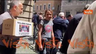 Raccolte 104mila firme per dimissioni La Russa