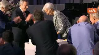 25 anni della Bce, Draghi e Lagarde tagliano la torta