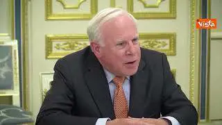 Zelensky riceve delegazione dell'Atlantic Council e riceve un premio